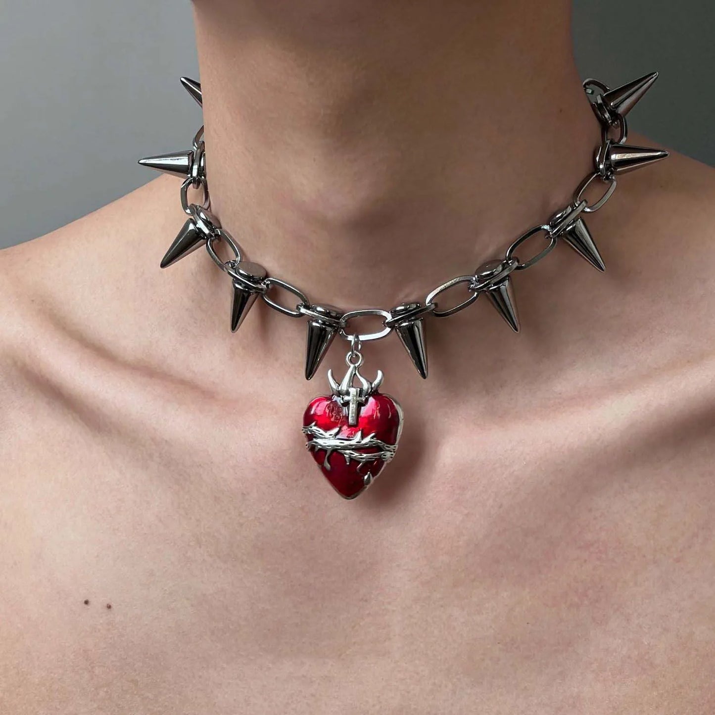 Crimson choker